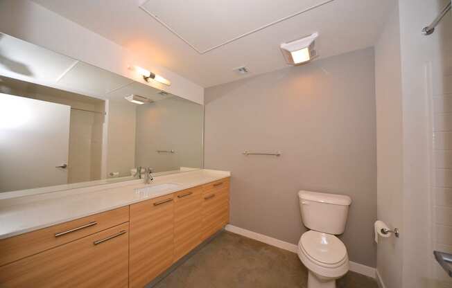 Mar Vista Lofts  - Bathroom