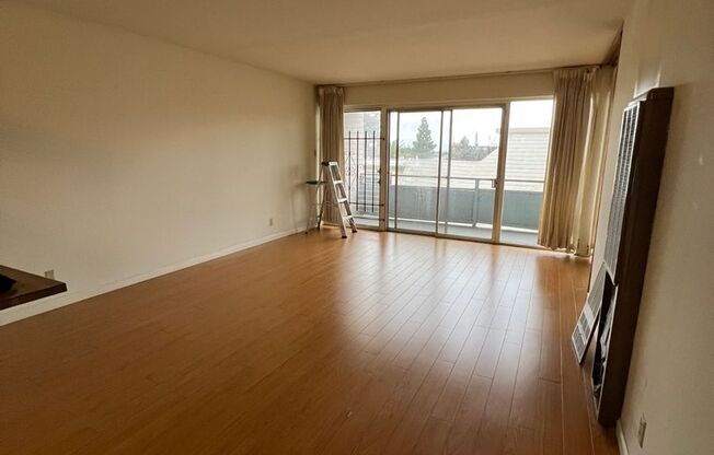 0740O - The Mariposa Apartments