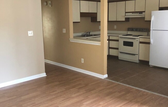 2 beds, 2 baths, $700, Unit 916 Willow Pointe