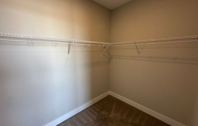 1 bed, 1 bath, 865 sqft, $1,724, Unit 422