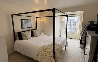 2 beds, 1.5 baths, 1,054 sqft, $2,800, Unit 310