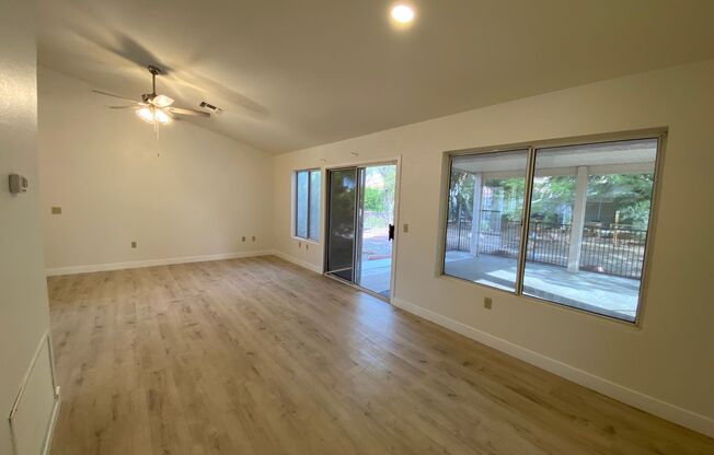 Sun City Summerlin - 55+ Community. Rare 2-bedroom