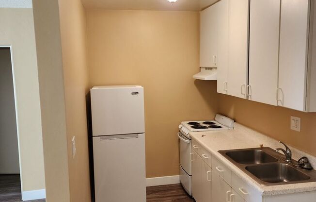 Studio, 1 bath, 350 sqft, $1,650, Unit 121