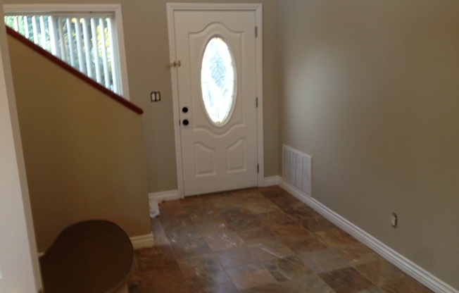 this will be gone this weekend! Rare change to rent a 2005 built 2 bedroom house HOUSE in Glassell park at this price