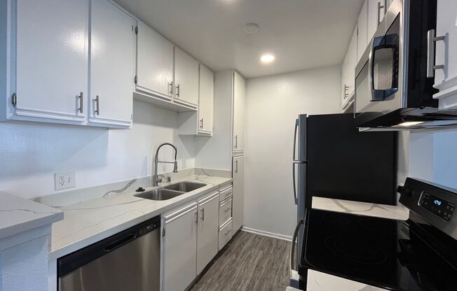 2 beds, 2 baths, 895 sqft, $1,998, Unit 316