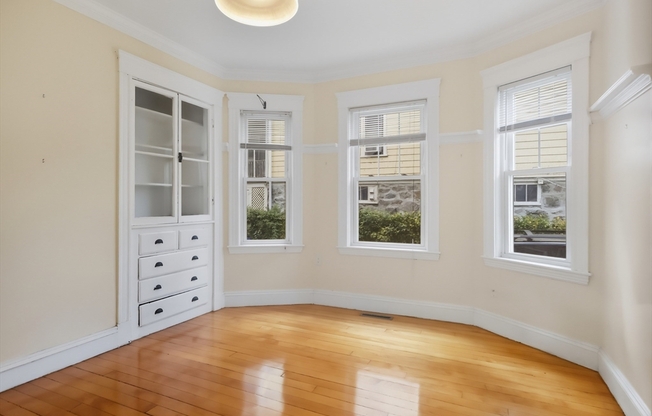 32 WALNUT ST
