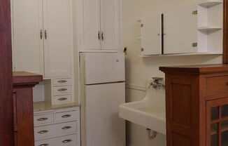 Studio, 1 bath, 472 sqft, $895, Unit 23