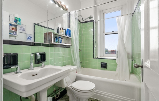 1 bed, 1 bath, 565 sqft, $3,370, Unit 606