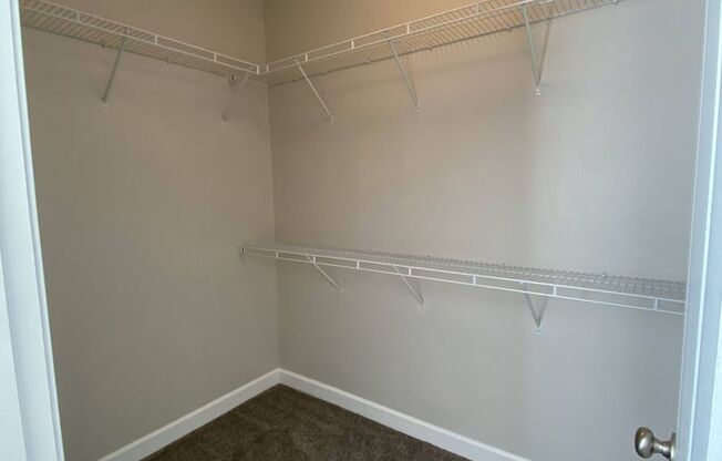 2 beds, 2 baths, 1,160 sqft, $1,899, Unit 40-202