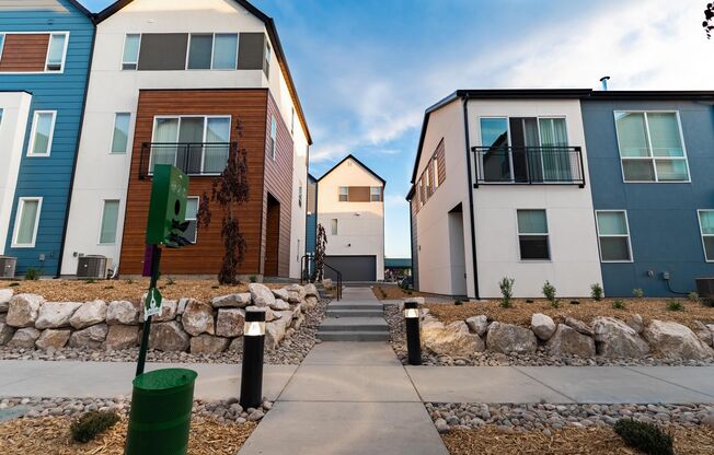 3 beds, 2.5 baths, 1,619 sqft, $2,045, Unit 562