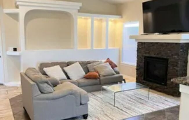 3 bedroom 2 bathroom beautiful rental ! Available now!