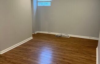 2 beds, 1 bath, $1,300, Unit 1