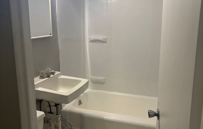 Studio, 1 bath, 600 sqft, $1,200, Unit 423