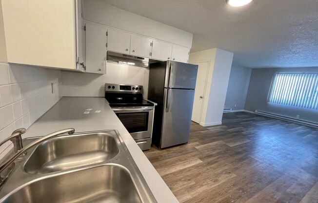 2 beds, 1 bath, 760 sqft, $1,100, Unit 5