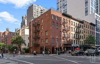 200 E 35 ST