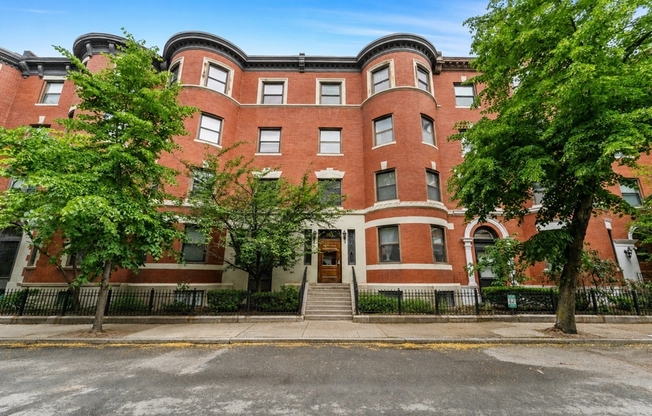 2 beds, 1.5 baths, 1,024 sqft, $4,600, Unit 102