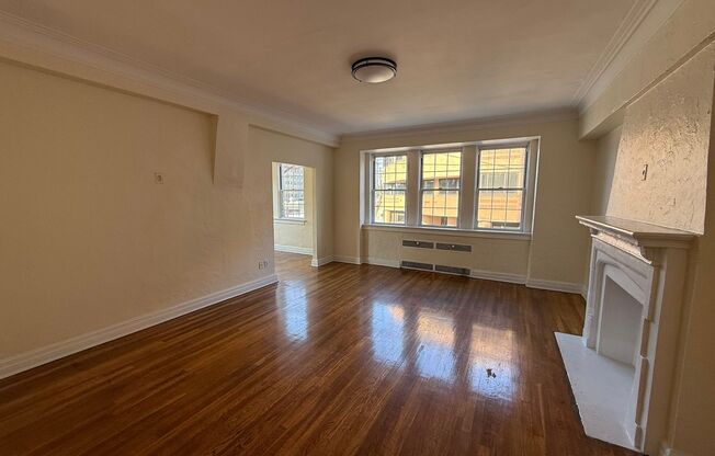 2 beds, 2 baths, 1,303 sqft, $2,200, Unit New King Edward  301