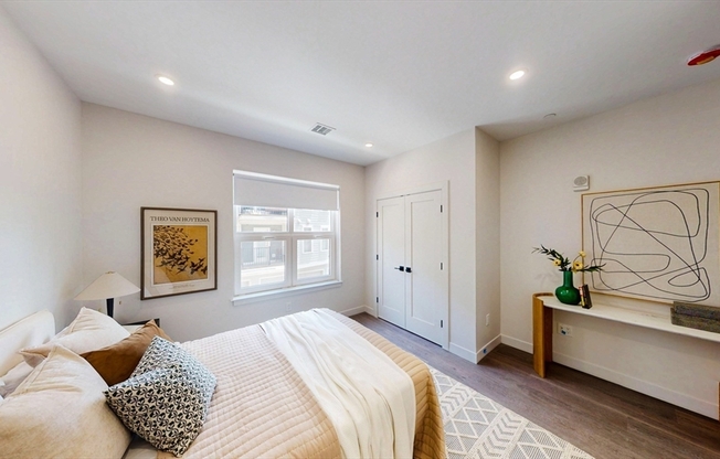 2 beds, 1 bath, 780 sqft, $3,165, Unit 214