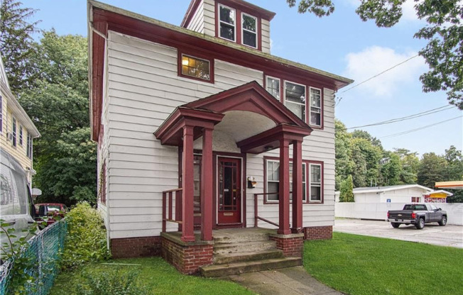 1012 NARRAGANSETT BLVD