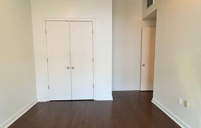 2 beds, 1 bath, $2,050, Unit #301