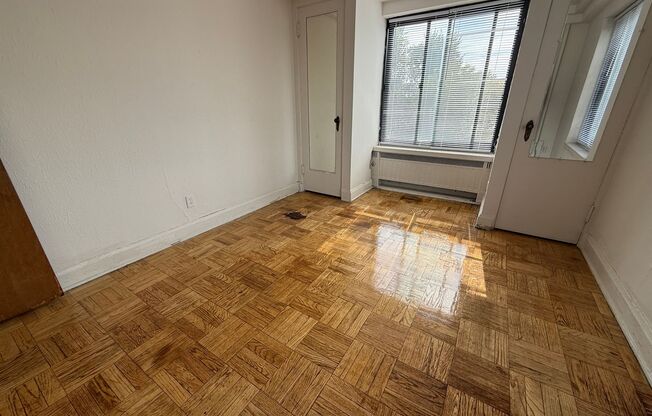 2 beds, 1 bath, $1,295, Unit 410