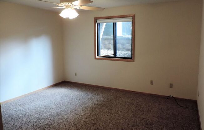 2 beds, 1 bath, $1,400