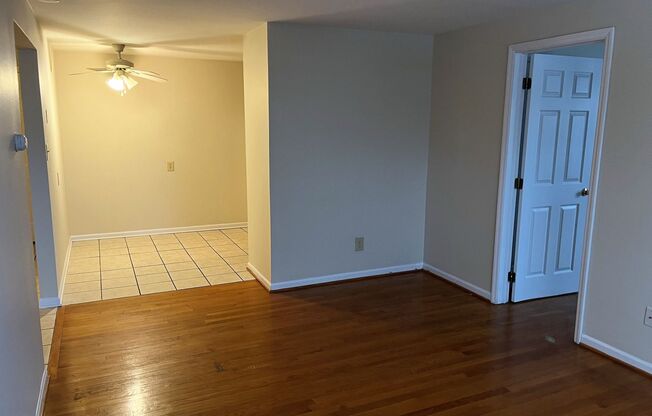 2 beds, 1 bath, 800 sqft, $895, Unit 940-25