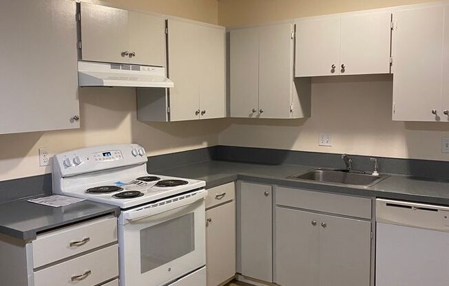 #122 COLONIAL MANOR APARTMENTS