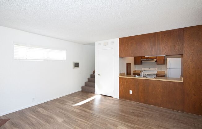 *OPEN HOUSE: 3/8 11:30AM-12:30PM* 2BR Townhouse in Pacific Beach with 2 Parking Spaces