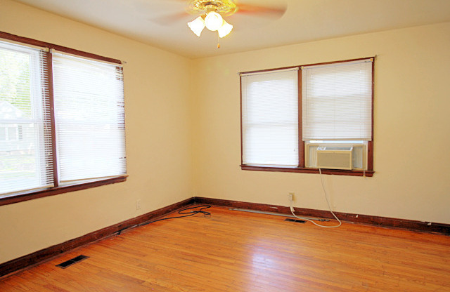 Cozy Duplex Apartment well located in Walltown in downtown Durham!