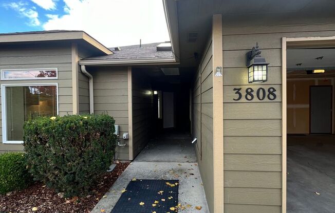 3 beds, 2 baths, 1,350 sqft, $1,995, Unit 3808