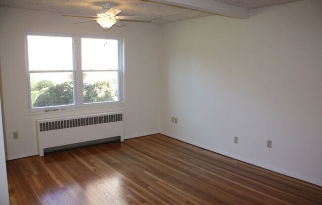 1 bed, 1 bath, 610 sqft, $1,690, Unit 106EM1A