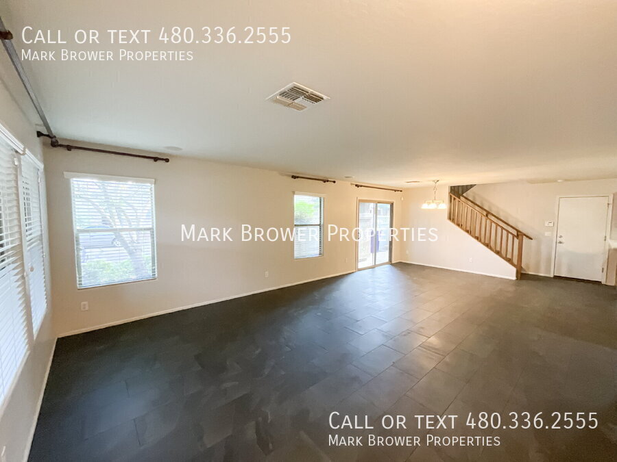1073 S Hawk Lane