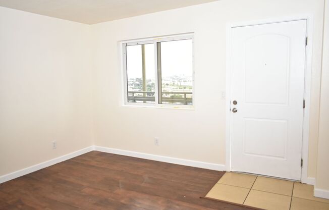 2 beds, 1 bath, $2,200, Unit UNIT 909