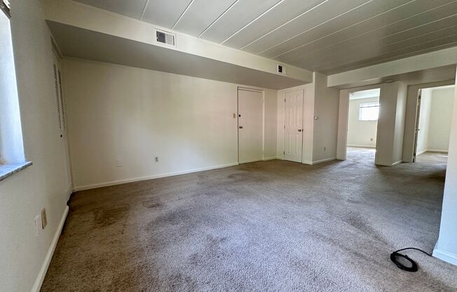 2 beds, 1 bath, $1,095, Unit C-22