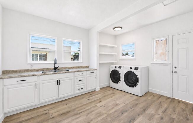 1510 W 52 ST