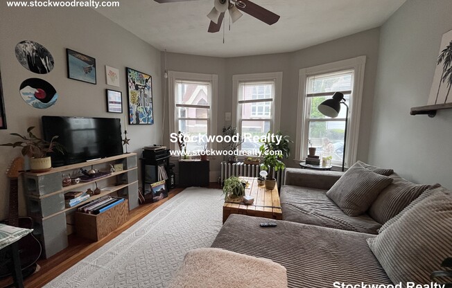 274 E COTTAGE ST