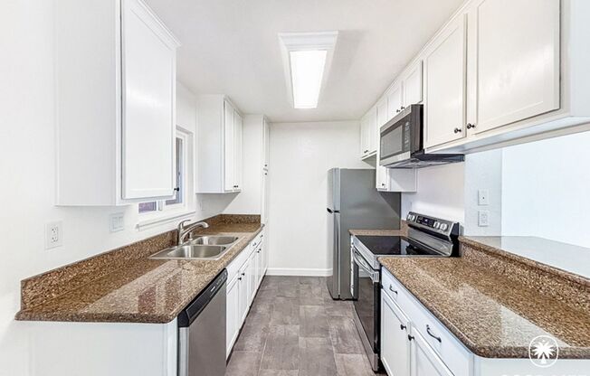 Stunning 2BD/2BA Condo in El Cajon W/ A/C, Private Balcony, Updated Kitchen, Coin-Op Laundry, & Community Pool/Spa !