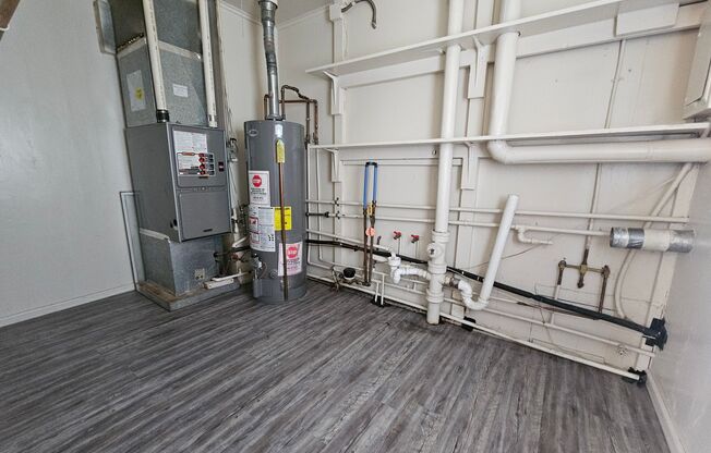 NE 2 bedroom 1 bath with fenced yard, near public park/pool