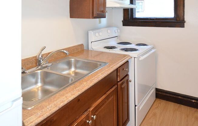 1 bed, 1 bath, 410 sqft, $945, Unit 7 - B