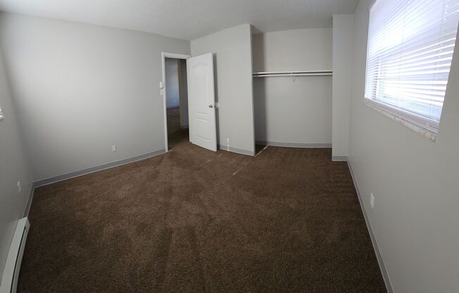 2 beds, 1 bath, $775, Unit 4