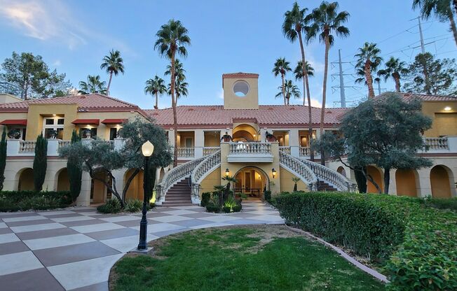 2 beds, 2 baths, $2,000, Unit # 326