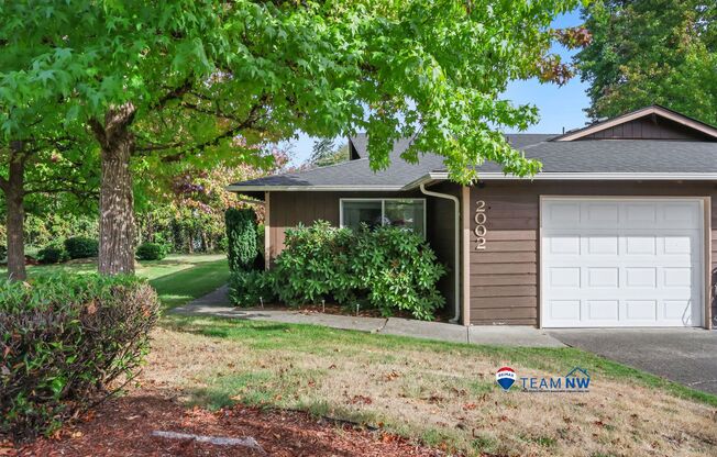 MOVE IN READY NOW! Normandy Park 1 level 2 bed 1 bath duplex on Olympia's west side.