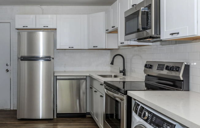2 beds, 1 bath, 825 sqft, $1,095, Unit 116