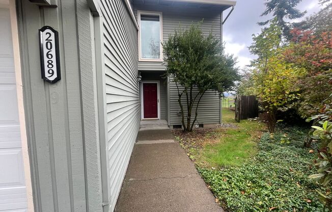 2bd/1.5Ba Duplex in NW Portland in a Quiet Bethany Neighborhood ~ Single Car Garage and Washer/Dryer Hooks Ups!!!