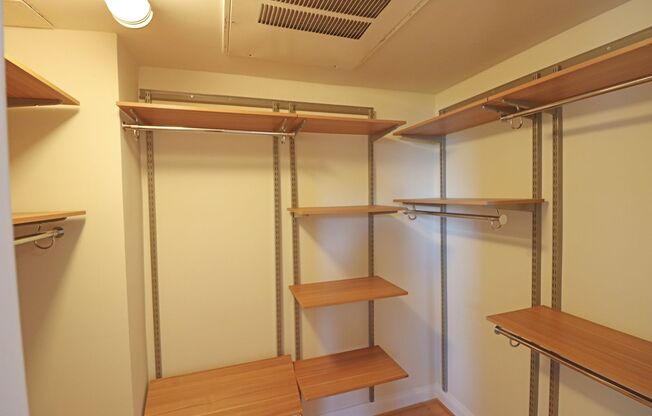 Studio, 1 bath, 337 sqft, $2,350, Unit W806