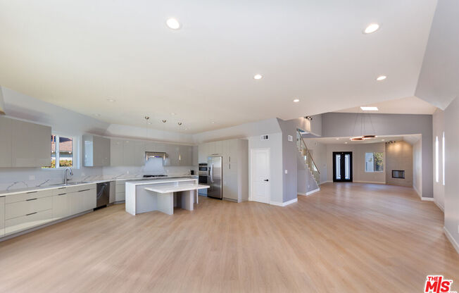 2143 Kerwood Ave