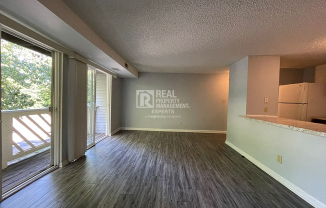 **MOVE IN SPECIAL!**Beautiful 2 Bed 2 Bath Condo close to UNCC!