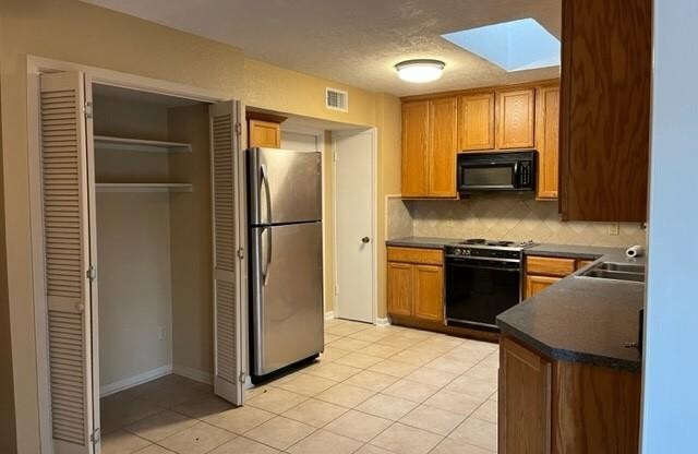 1725 BRAZOS DR
