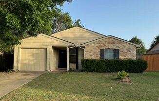 Move in today! This charming single-family home!